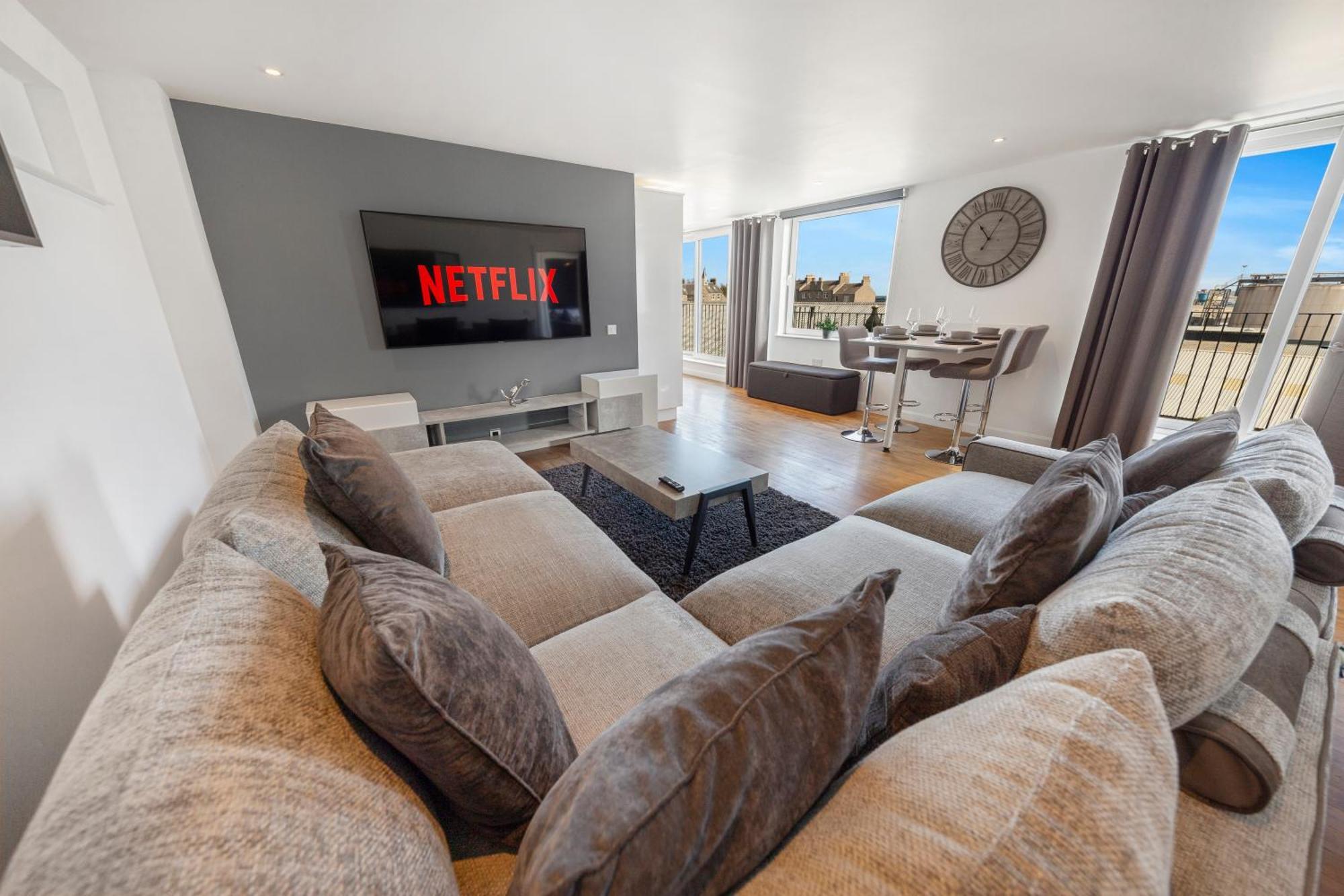 Mearns Street Penthouse - Grampian Lettings Ltd Абердин